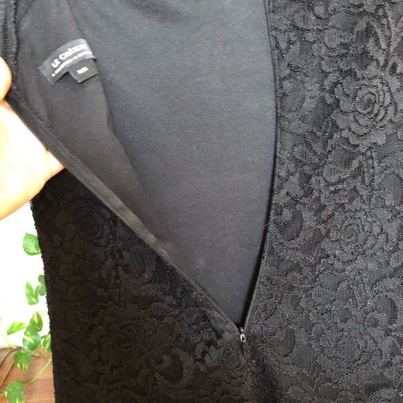 Little black dress 👗 - Picture 3 of 4